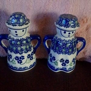 Salt and pepper set